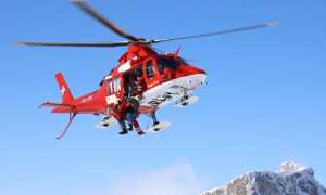 Rega Symbolbild Helikopter Einsatz Winter 21