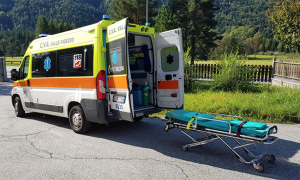 ambulanza barella esterna prato vigezzo