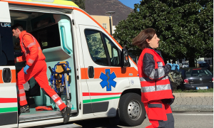ambulanza emergenza sanitari donna