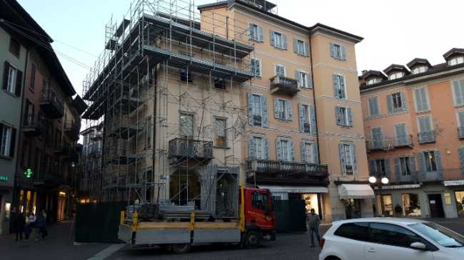 ex pretorio intra