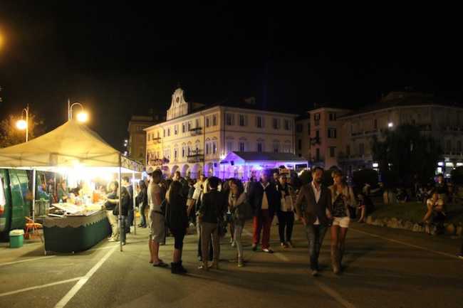 pallanza mercatino sera