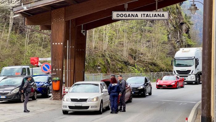 Luxusuhren und Schmuck im Wert von fast zwei Millionen Euro beschlagnahmt