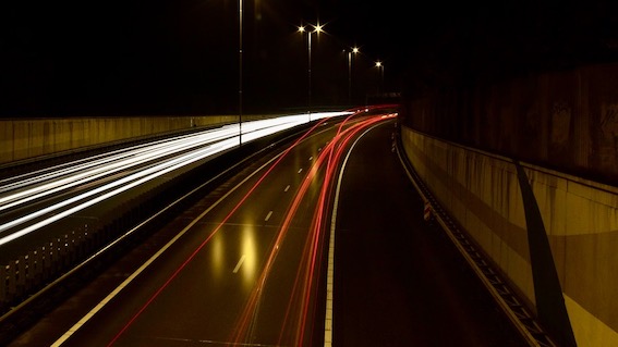 autostrada luci notte