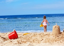 spiaggia bambina