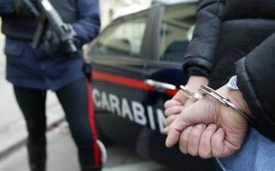 carabinieri furto manette
