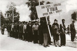 42 martiri corteo